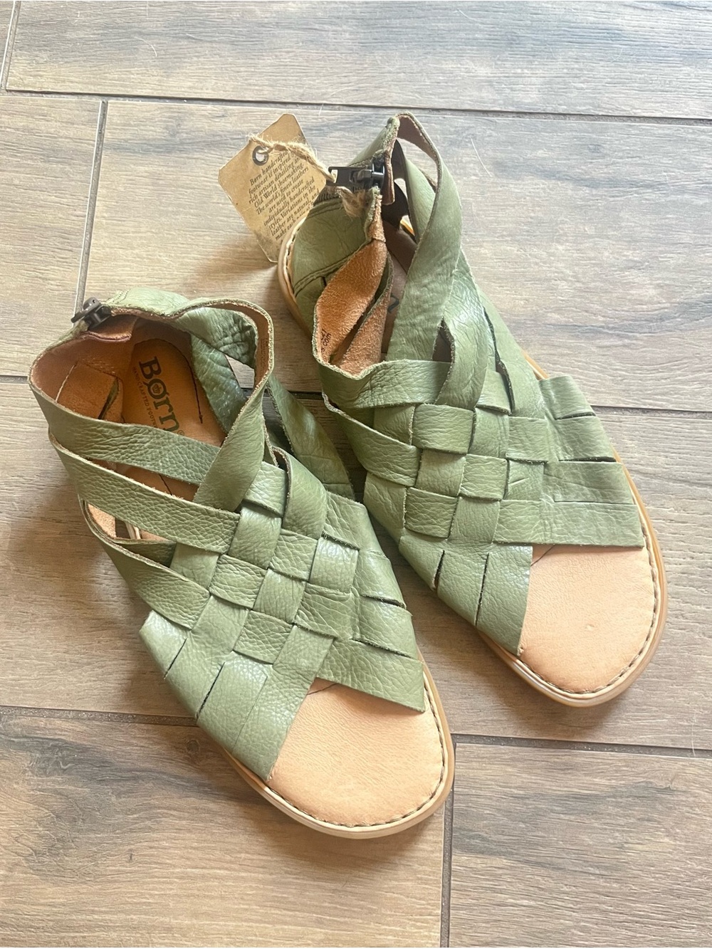NWT Born Iwa Green sandals 7